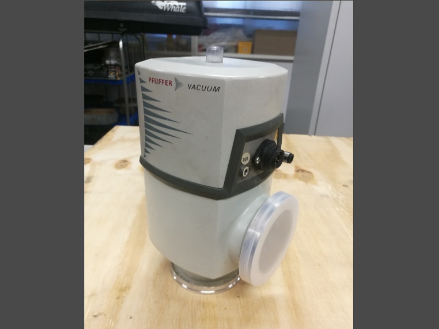 Repasovaný rohový ventil Pfeiffer Vacuum, DN 63